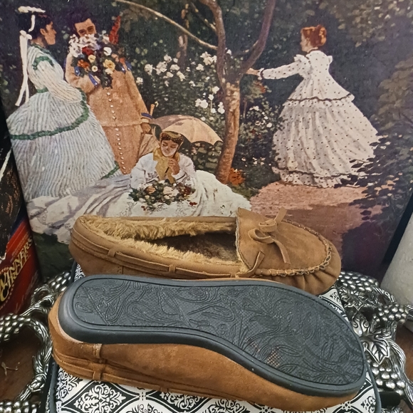 🥿🥿Blue Berry shearling lined slippers Size 6.5, Tan Color,Nice Gift 🎁 Giving. - Picture 3 of 6